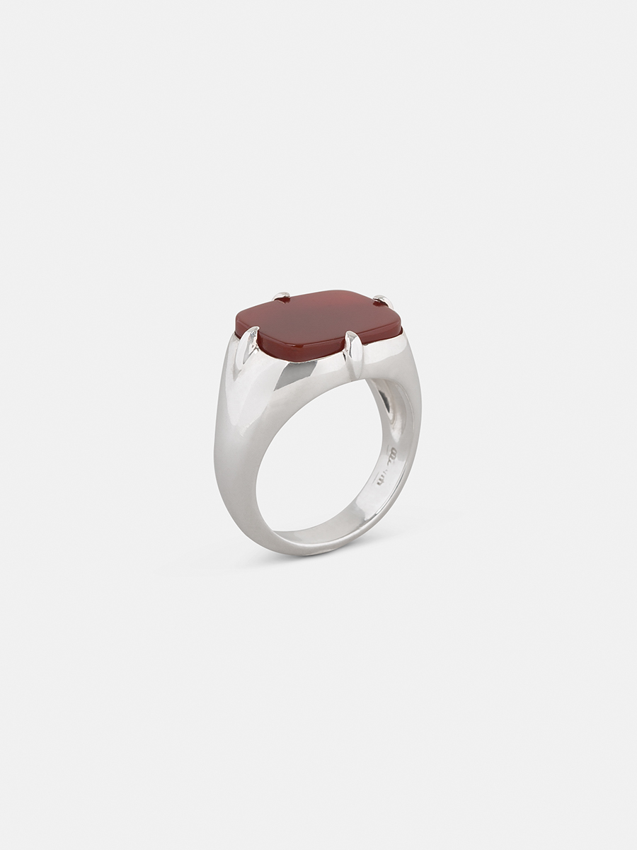 Ring with a cornelian